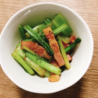 【夫婦のおつまみ】小松菜とベーコンの簡単炒め